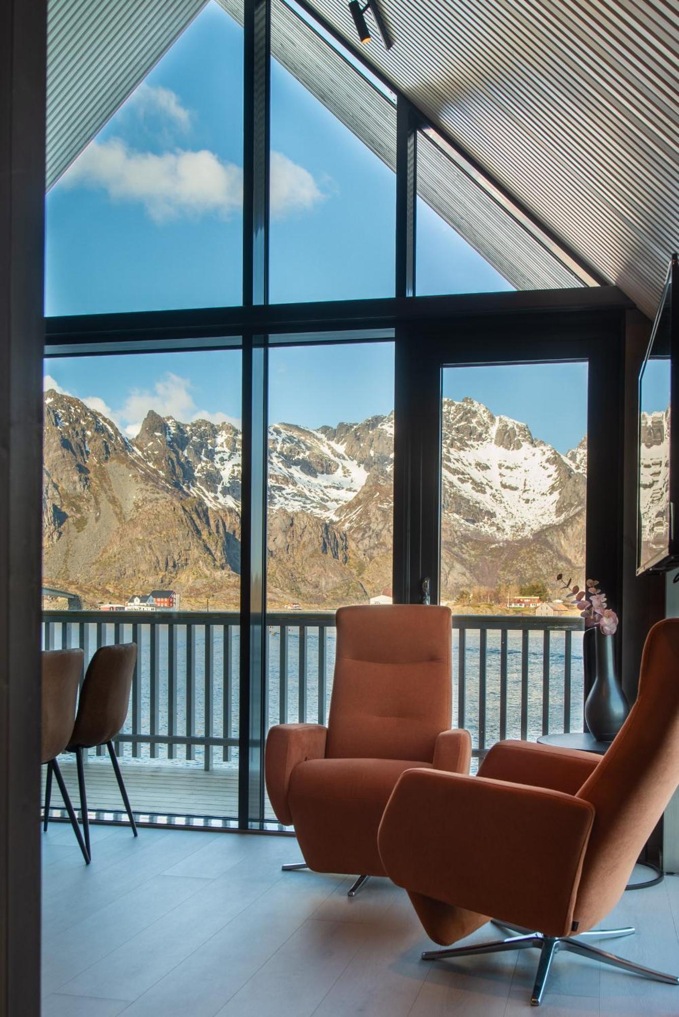 Cornerview Apartment Henningsvær Esterno foto