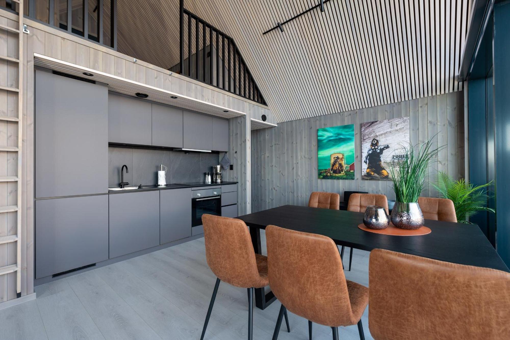 Cornerview Apartment Henningsvær Esterno foto