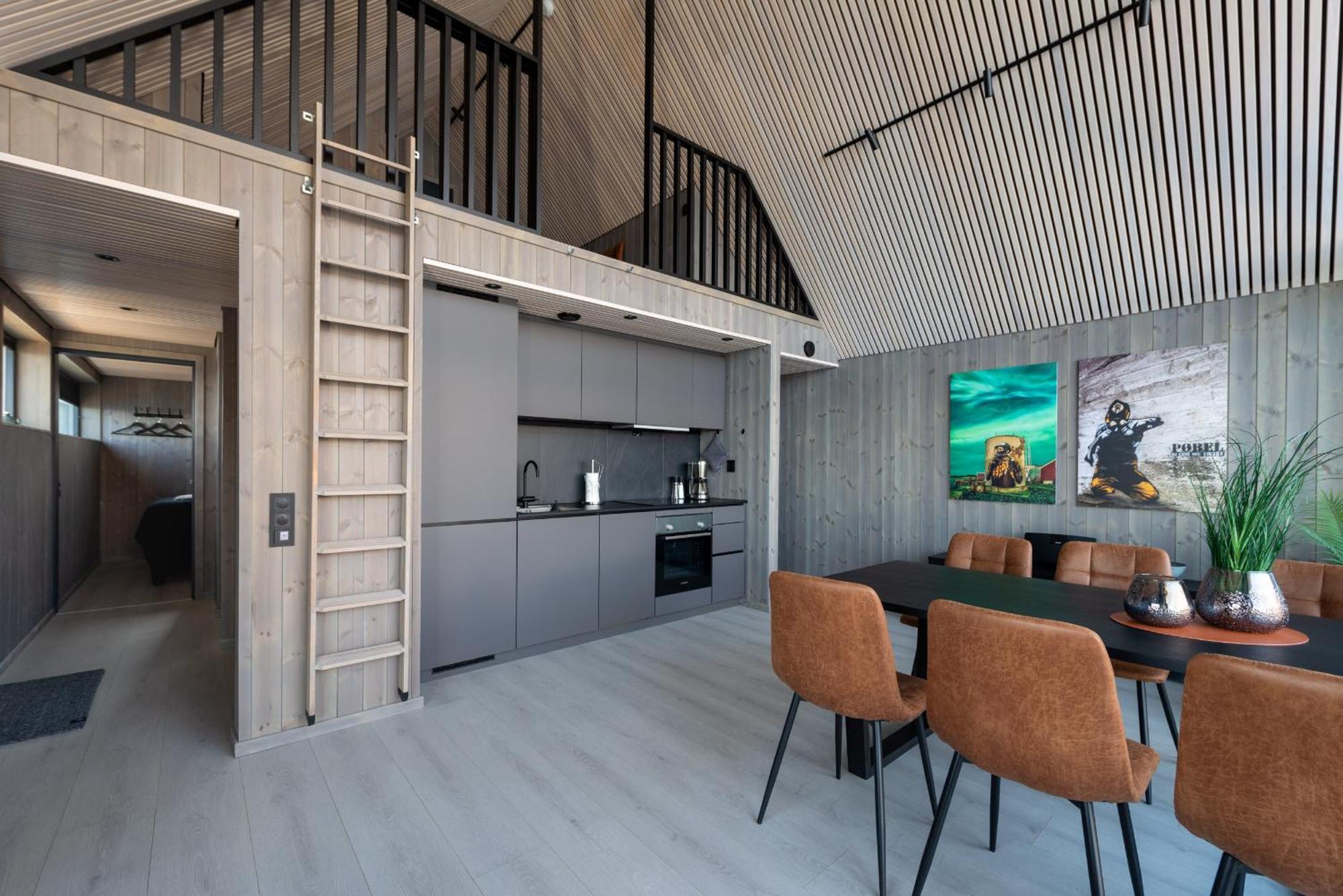 Cornerview Apartment Henningsvær Esterno foto