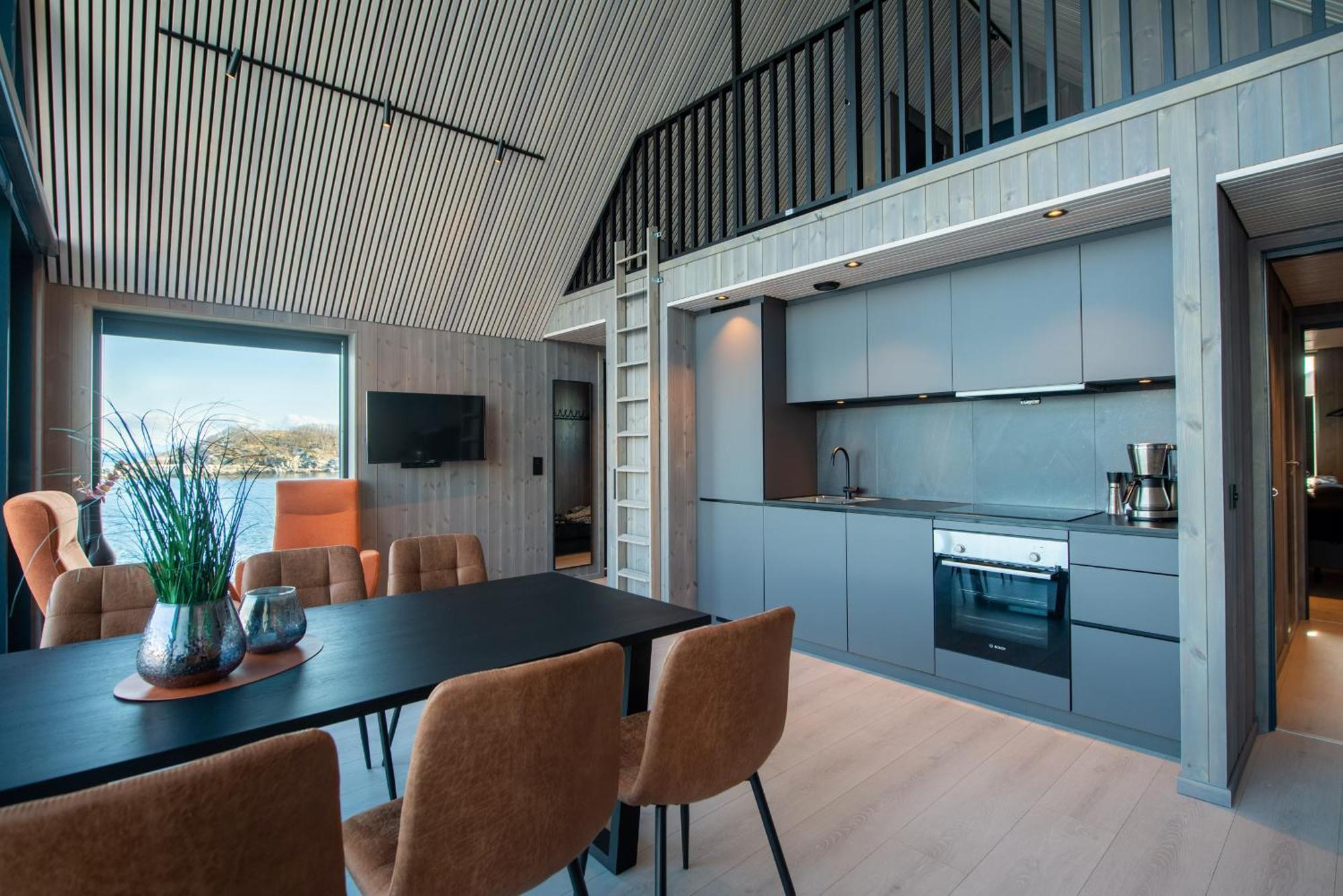 Cornerview Apartment Henningsvær Esterno foto